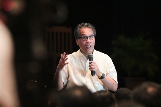 DILG Secretary Manuel Roxas speaks in front of the crowd of the Finster Auditorium. Photo by Janine Abejay