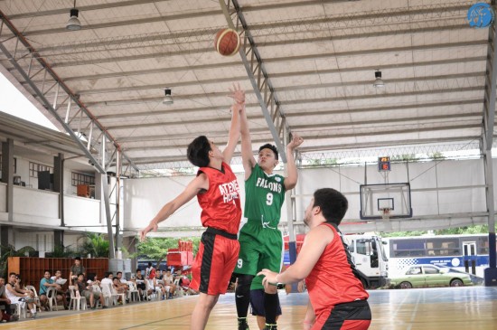 FLOATER. A Falcons player tries to get a shot up against his defender. Photo by Janine Abejay