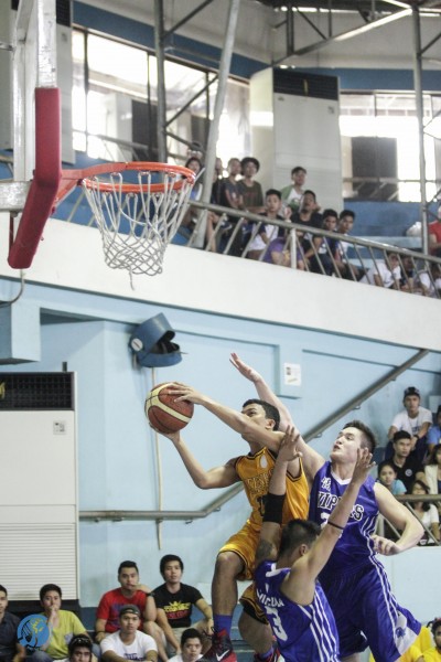 Jvanessic Tarranza weaves through the Vipers' defences for the lay-in. Photo by Mark Louie Balladares