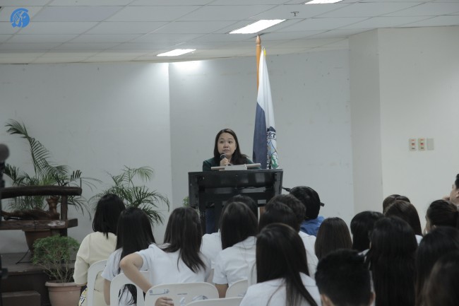 Maria Ilsea Salvador, one of the speakers, discusses the UNCLOS provisions with regard to the PH-China maritime dispute during the Waves of Conflict Forum last Aug. 7 at room F213, Finster Hall. Photo by Anna Sophia Tarhata Piang