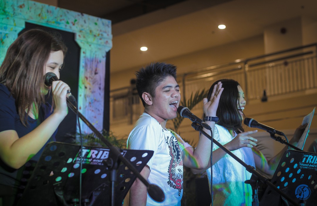 Participants singing during the event. Photo by Alexis Matthew Reyes