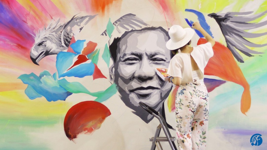 Japanese artist Ayumi Endo commemorating President Rodrigo Duterte with a live painting exhibition. Photo by Charlotte Billy Sabanal