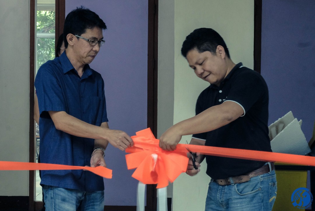 Faculty members of the School of Engineering and Architecture cut the ceremonial ribbin to officially launch the 2017 SEA Week. Photo by Jacymae Kaira Go