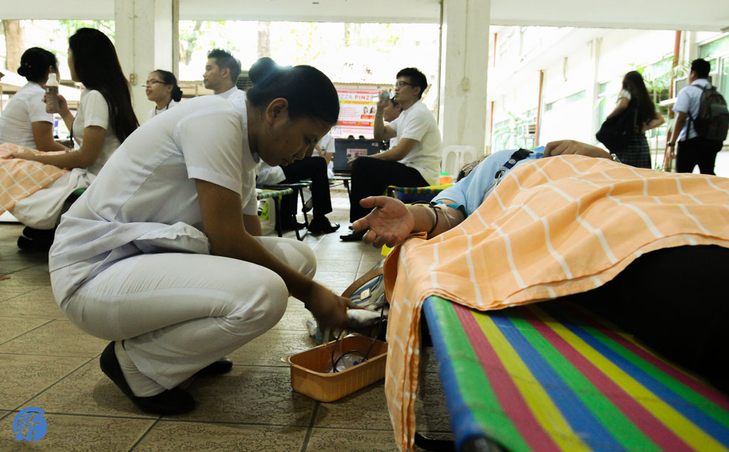 A medical intern collecting blood from a volunteer. Photo by Charlotte Billy Sabanal